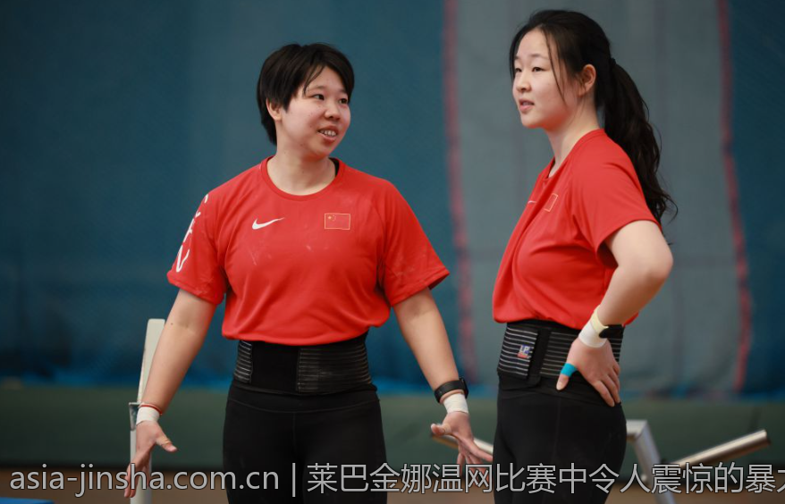 莱巴金娜温网比赛中令人震惊的暴力发球表现